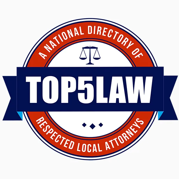 Design logo tip insignă pentru servicii juridice Top 5 Law realizat de FloBold.