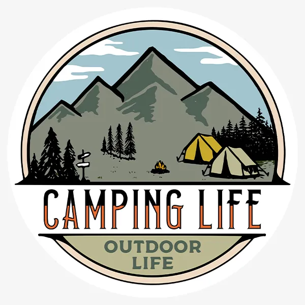 Design logo tip insignă retro Camping Life Outdoor realizat de FloBold.