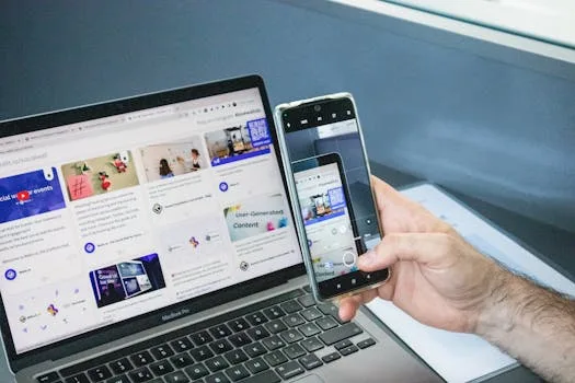 Un laptop și un telefon arătând importanța unui web design optimizat pentru afacerea online.