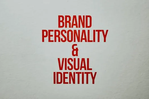 Text roșu cu mesajul Brand Personality & Visual Identity, explicând vizual ce este brandingul.