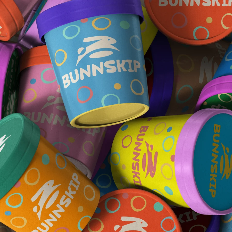 Proiect de packaging design si identitate vizuala pentru cutii de inghetata BUNNSKIP realizat de FloBold.