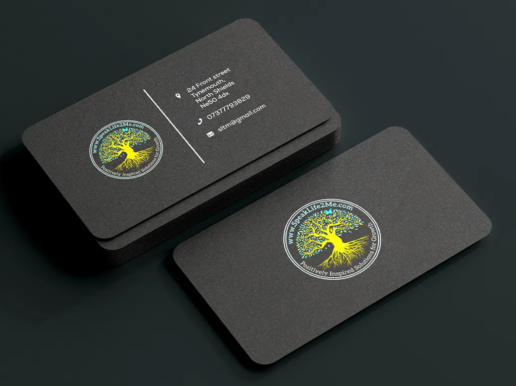 Mockup premium cu carti de vizita gri inchis si logo colorat realizat de agentia FloBold.