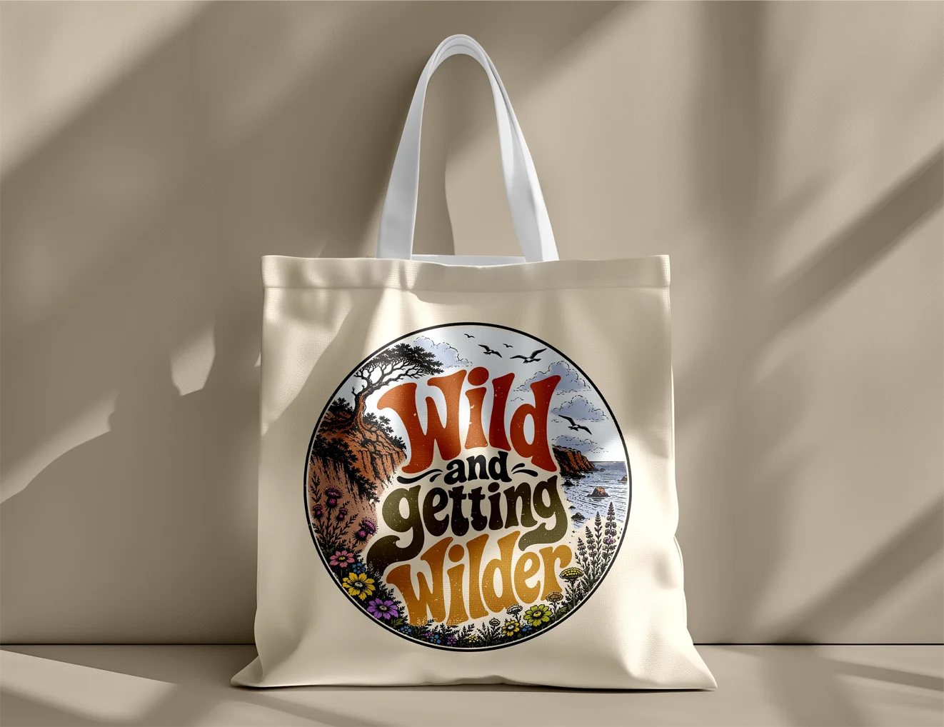 Mockup cu sacosa ecologica din panza personalizata cu ilustratie retro realizata de FloBold.