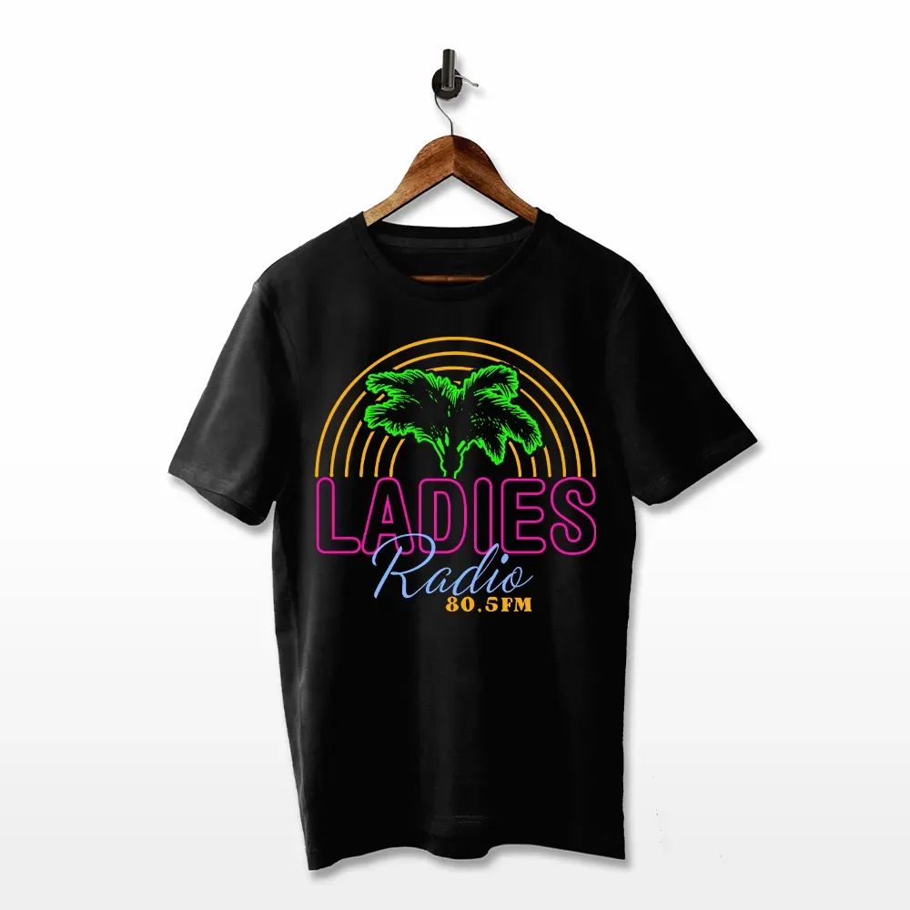 Proiect de design grafic pentru tricou negru personalizat in stilul anilor 80 pentru Ladies Radio creat de FloBold.