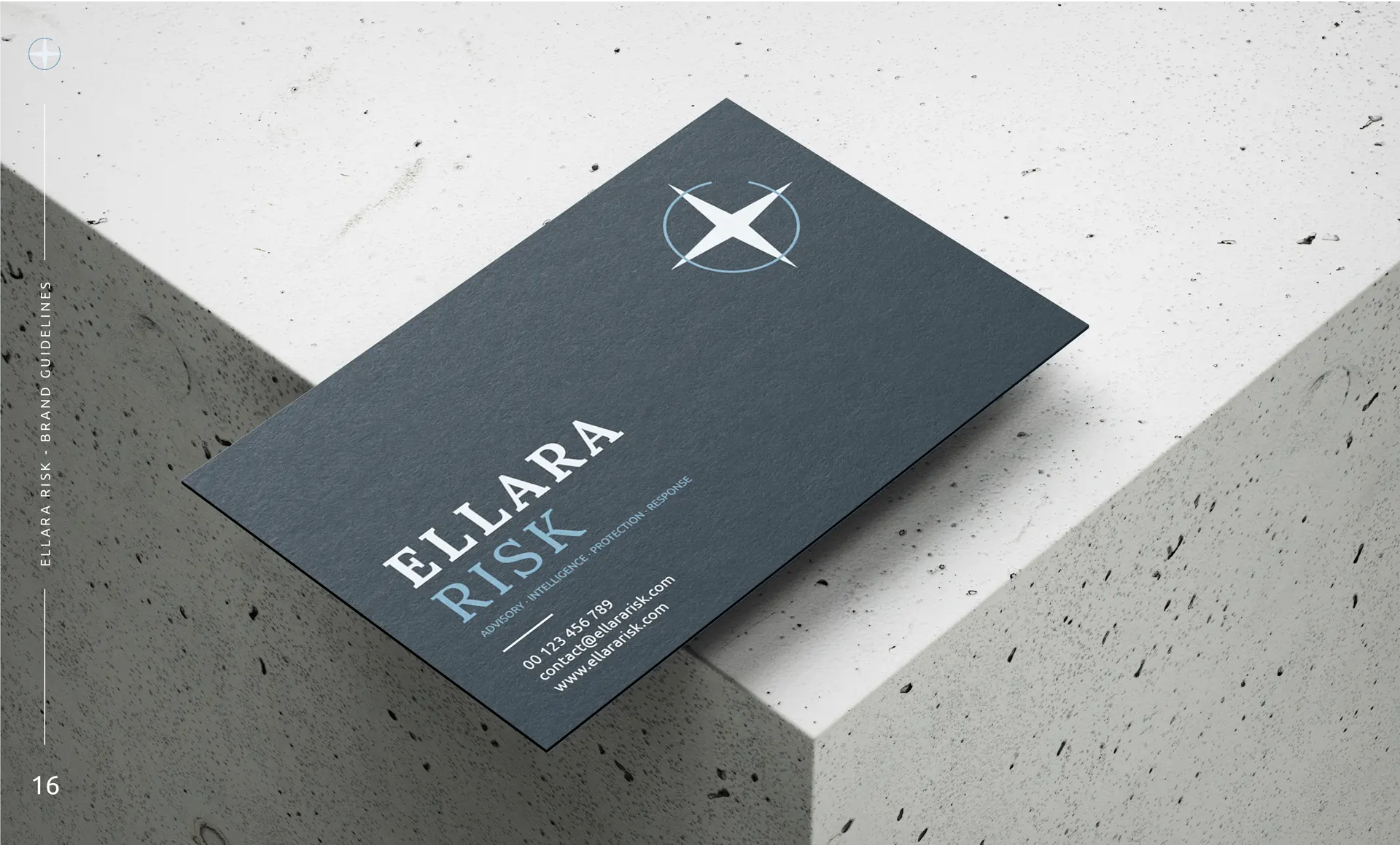 Pagină din ghidul de identitate vizuală realizat de FloBold, care prezintă un mockup cu o carte de vizită de culoare închisă așezată pe un bloc de ciment, cu logo-ul și datele de contact.